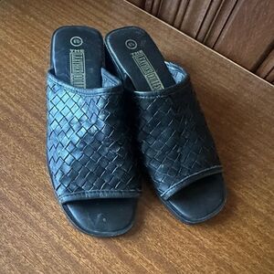 Stylish Black Woven Women's Flats